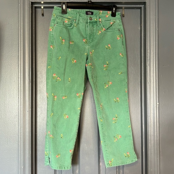 NYDJ Capri Jeans Natflordes Green Floral Size 4 - Picture 1 of 8